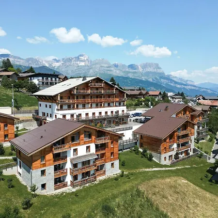 In With Mont Blanc Views 孔布卢